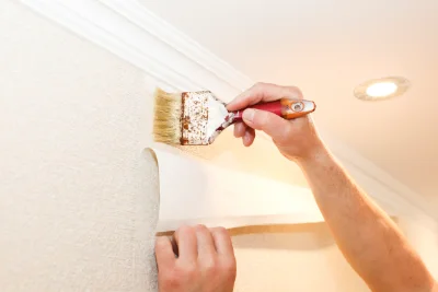 Pose de papier peint à Yvré-l'Évêque — revêtements muraux et toiles de verre